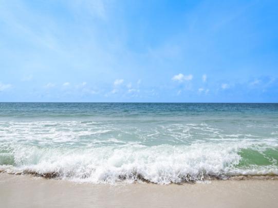 Blue water and white sand beaches of Gulf Shores